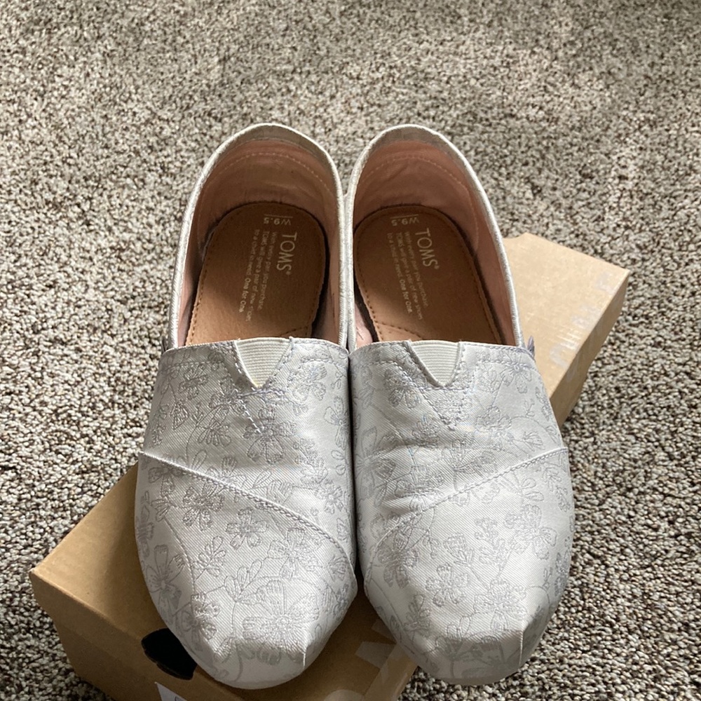 Toms classic Ivory Silver Floral Jacquard shoes